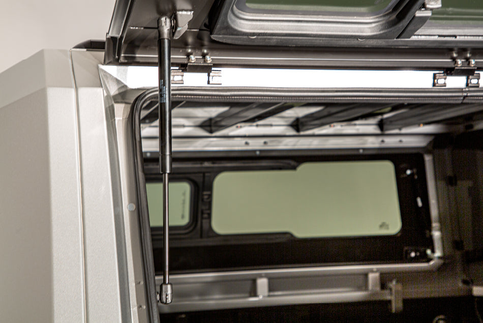 Hardtop Smartcap EVOs Sport z zadnjimi zastekljenimi vrati in stranskimi zastekljenimi vrati z drsnim okencem, VW Amarok 2023+, Double Cab