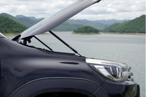 Amortizerja za lahkotno odpiranje haube