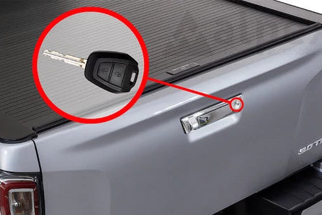 Mehanizem za zaklepanje zadnje lopute na daljinec avtomobila Isuzu D-max