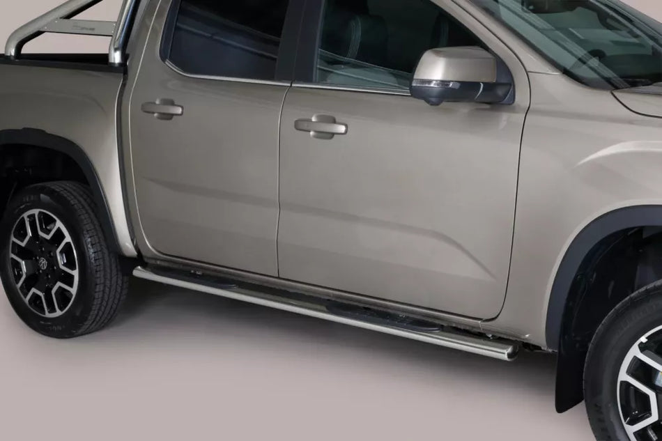 Ovalne vstopne stranske stopnice s protizdrsno površino