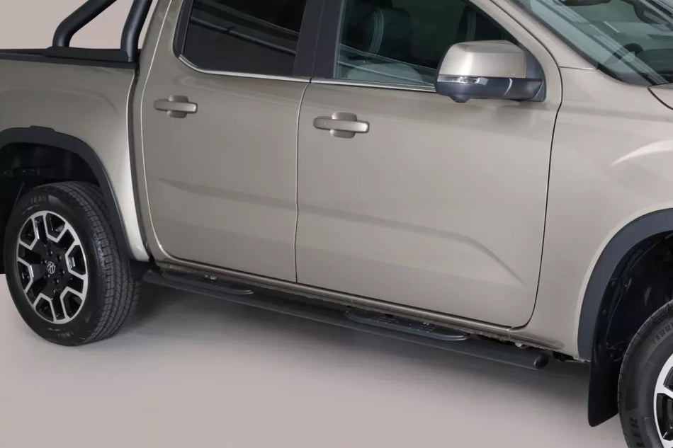 Ovalne vstopne stranske stopnice s protizdrsno površino